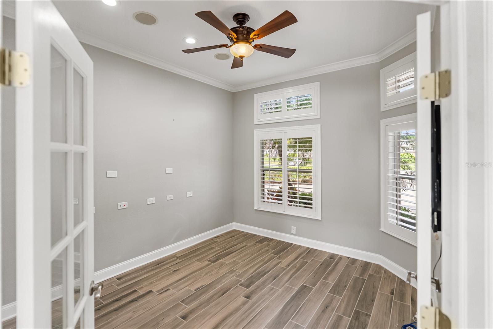 Image 32 of 73 For 6911 Riversedge Street Circle