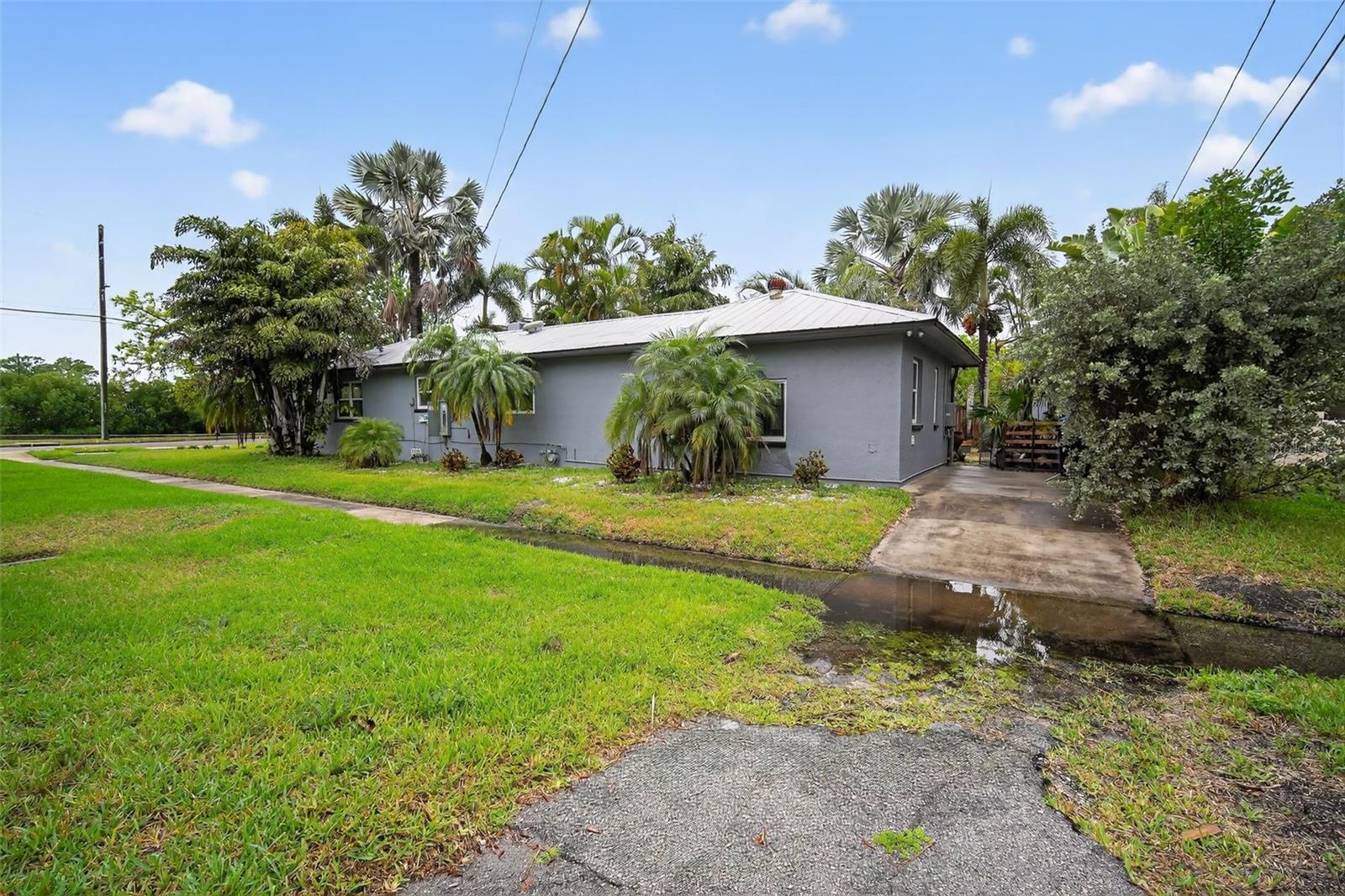 Image 4 of 30 For 8301 Riverside Drive Ne