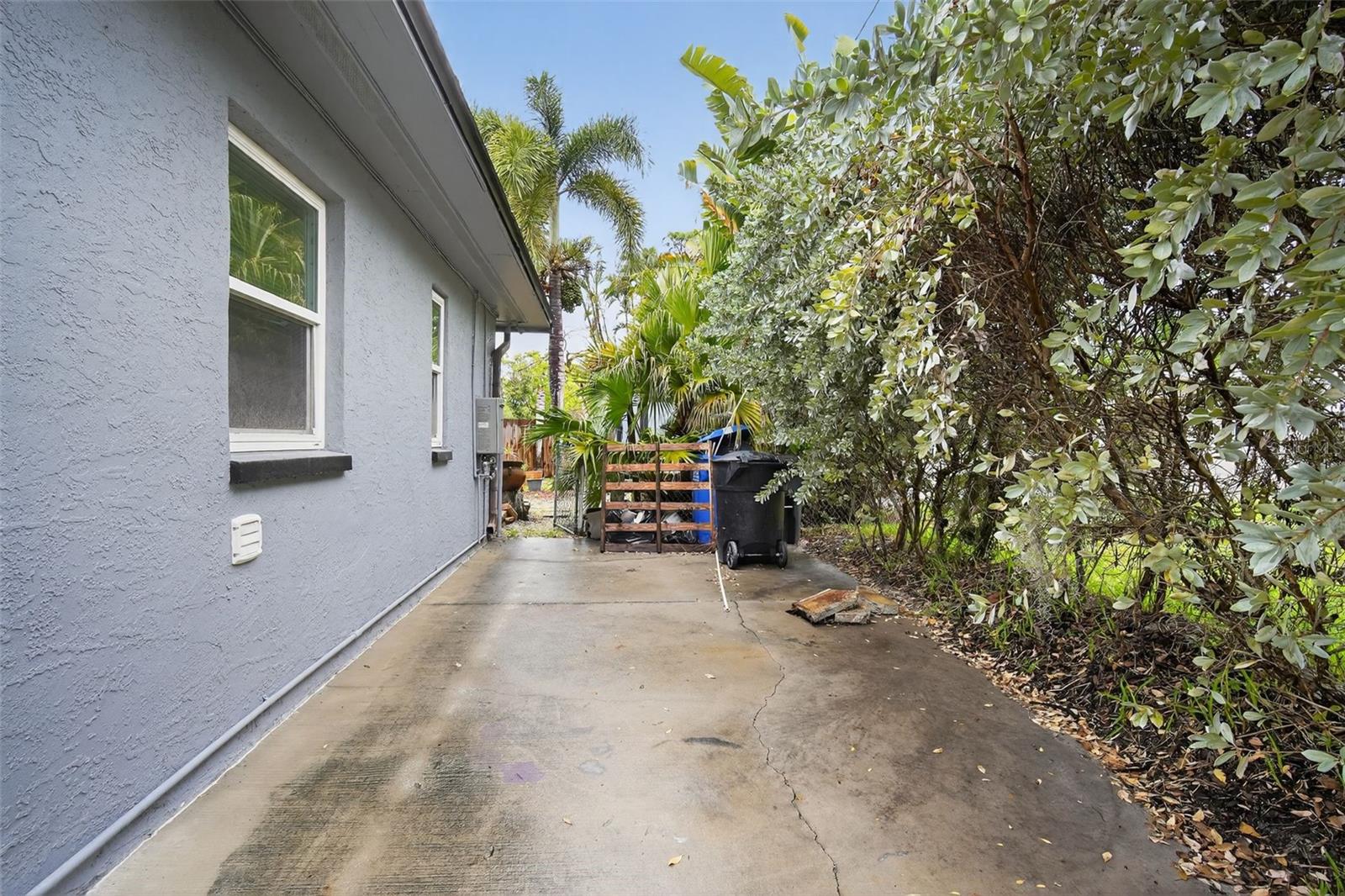 Image 6 of 30 For 8301 Riverside Drive Ne