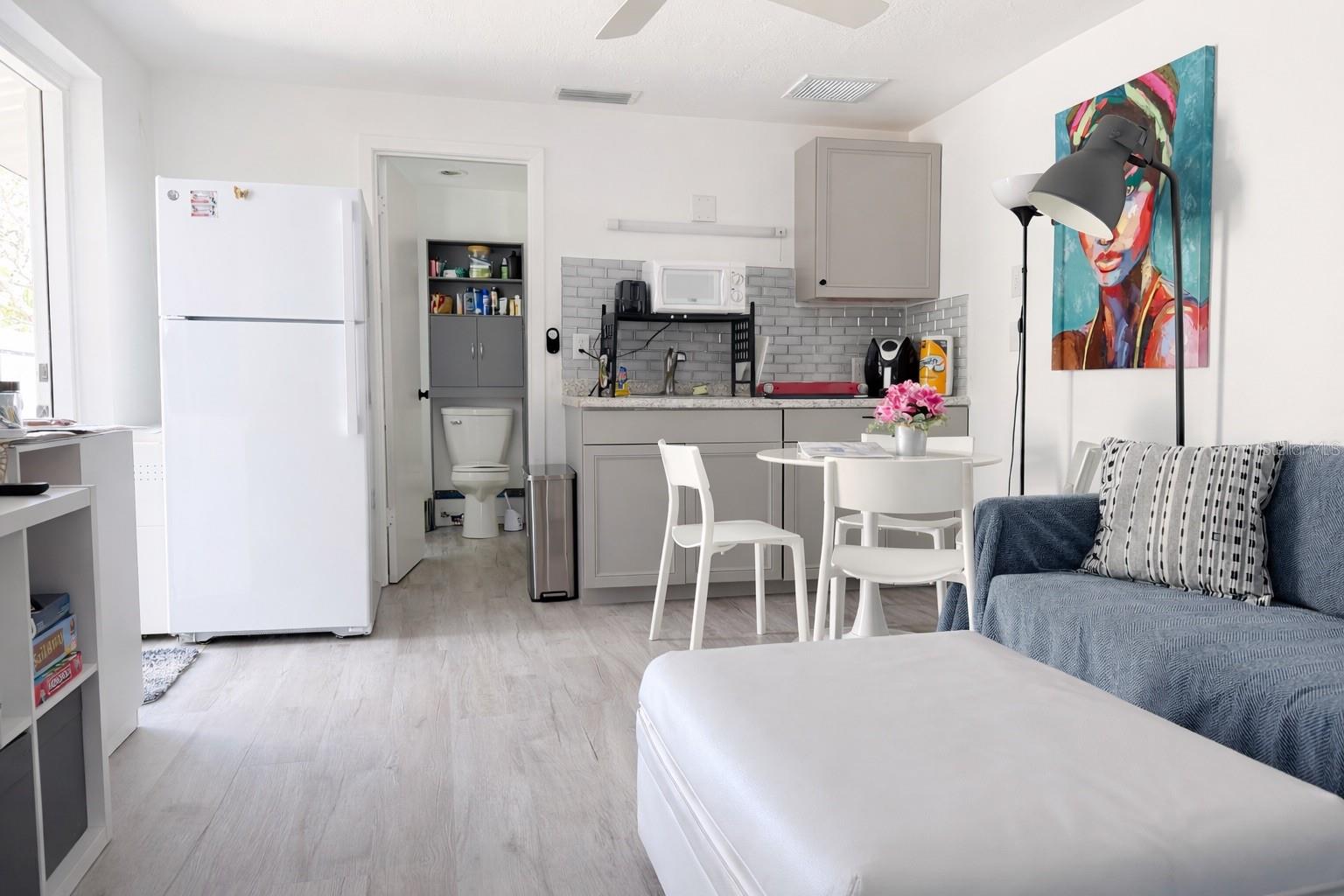 Image 25 of 41 For 5047 Vinson Way