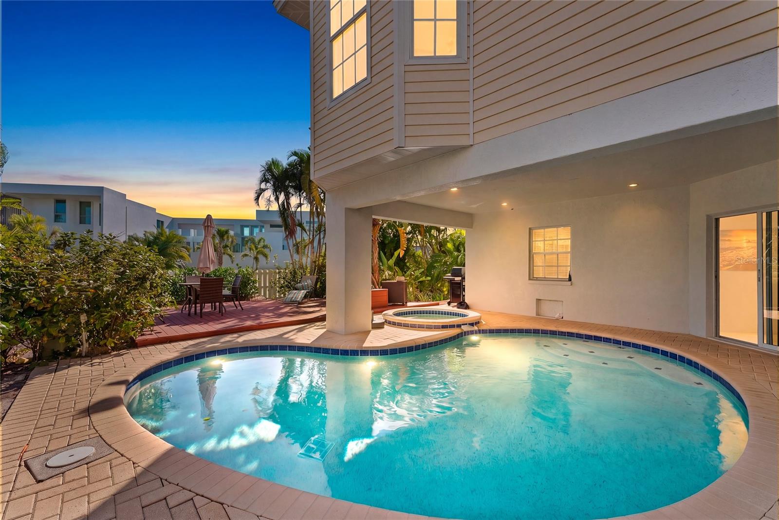 Image 2 of 70 For 3020 Gulf Of Mexico Drive 2