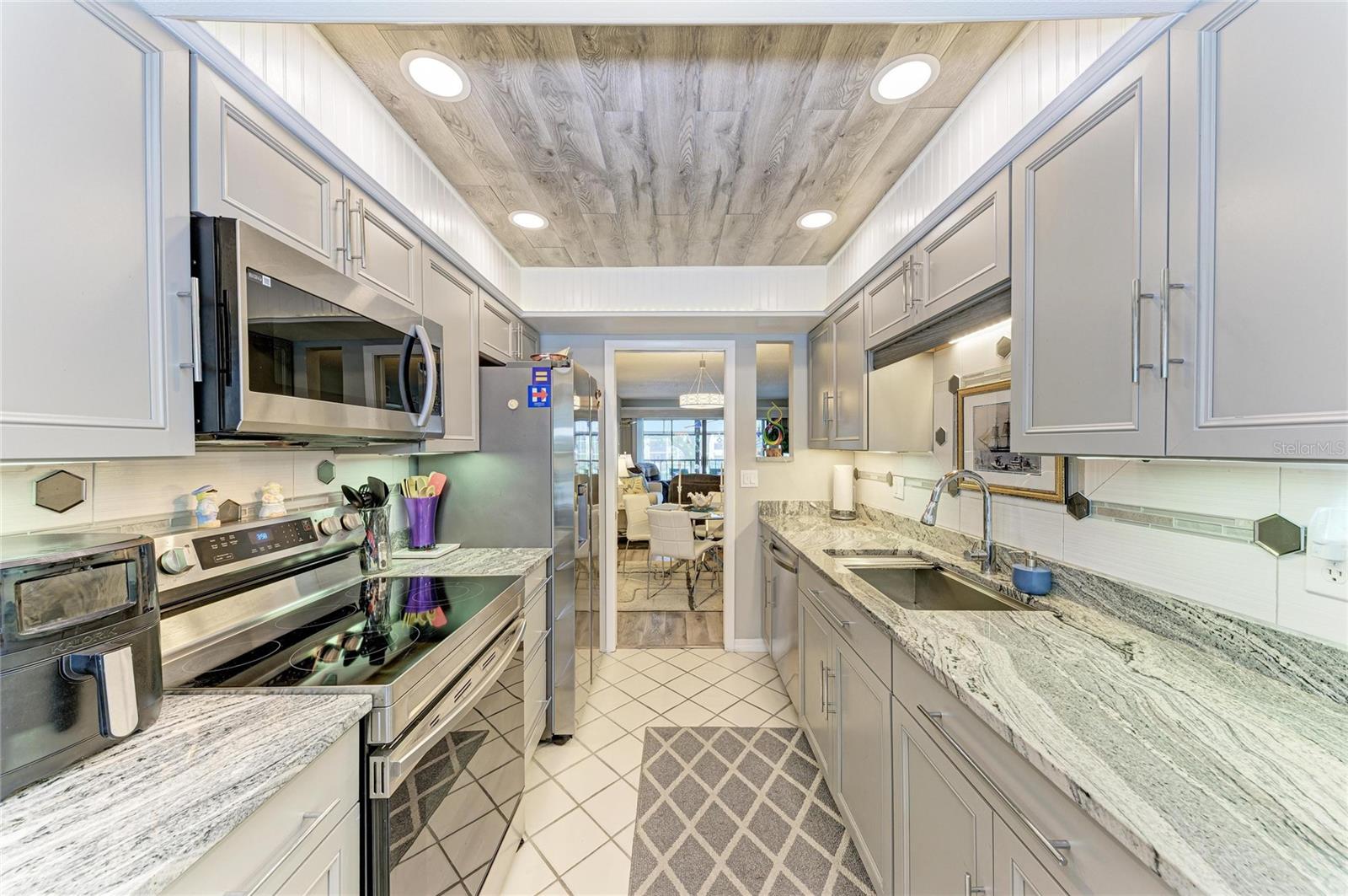 Image 15 of 54 For 625 30th Avenue W G203