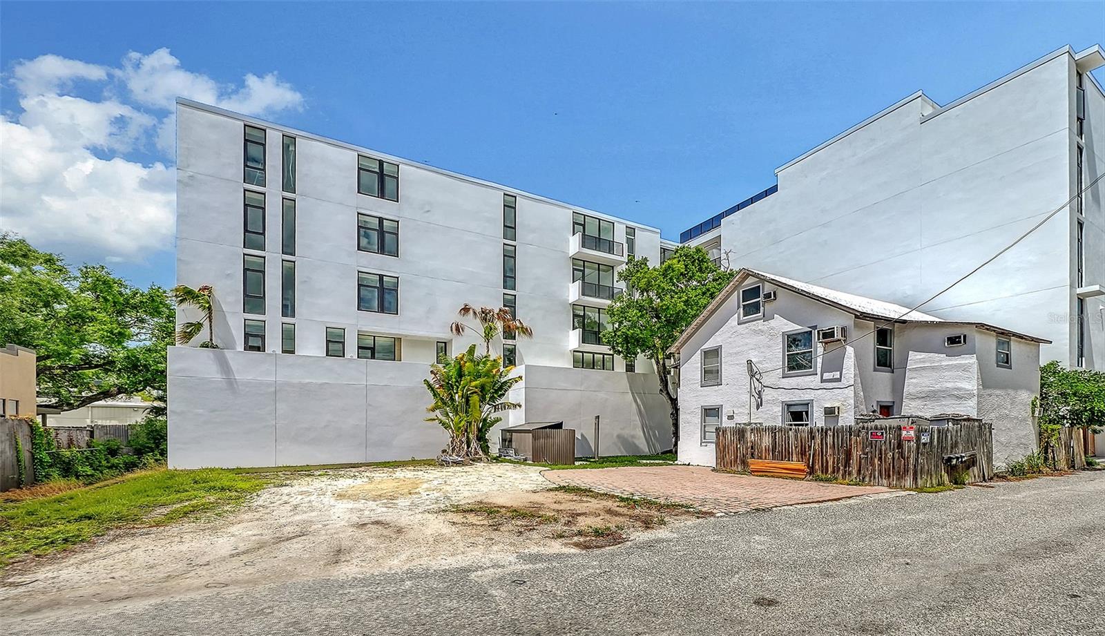 Image 10 of 76 For 420 Kumquat Court