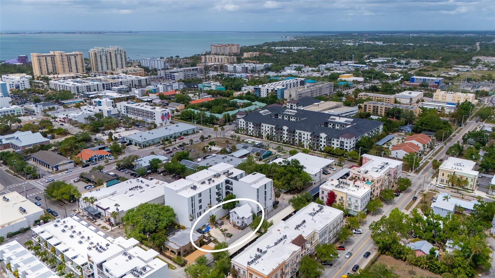 Image 13 of 76 For 420 Kumquat Court