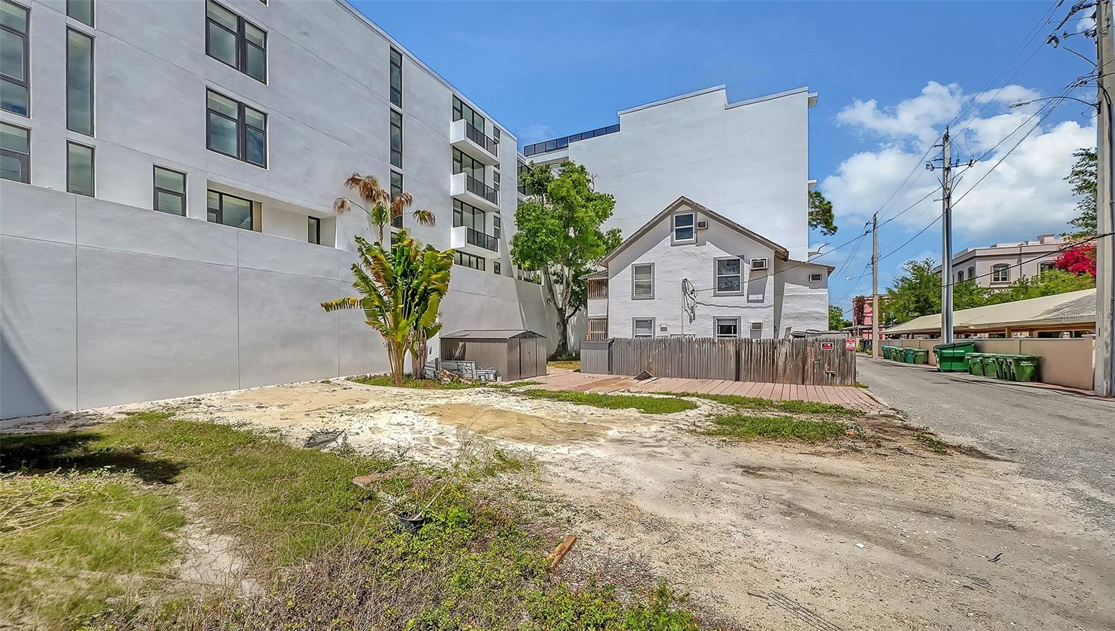 Image 20 of 76 For 420 Kumquat Court