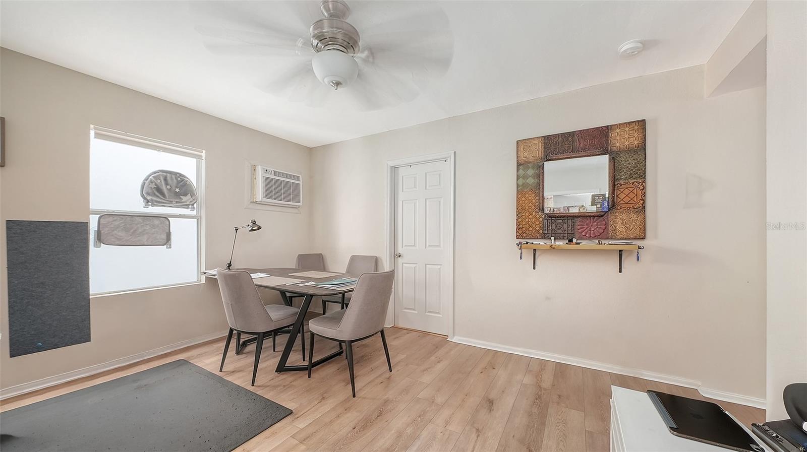 Image 21 of 76 For 420 Kumquat Court