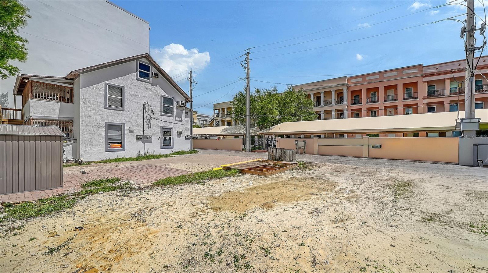 Image 22 of 76 For 420 Kumquat Court