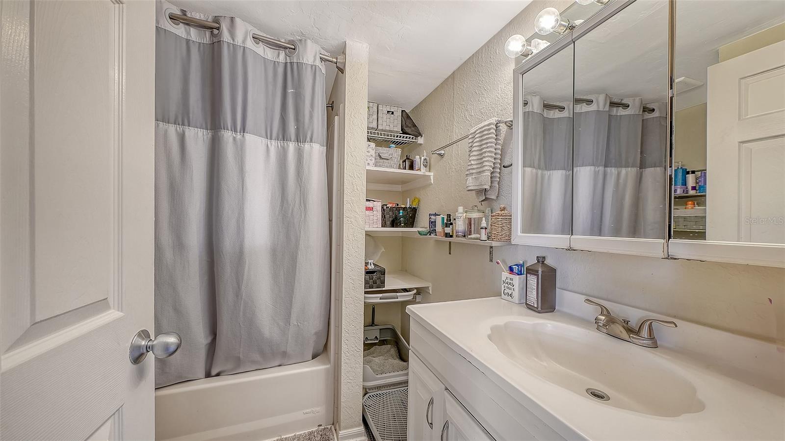 Image 24 of 76 For 420 Kumquat Court