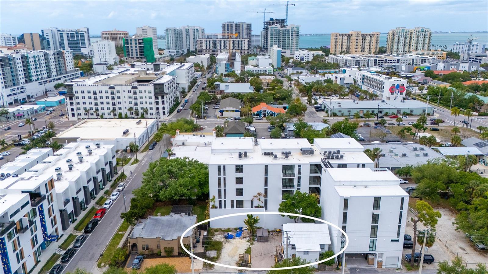 Image 25 of 76 For 420 Kumquat Court