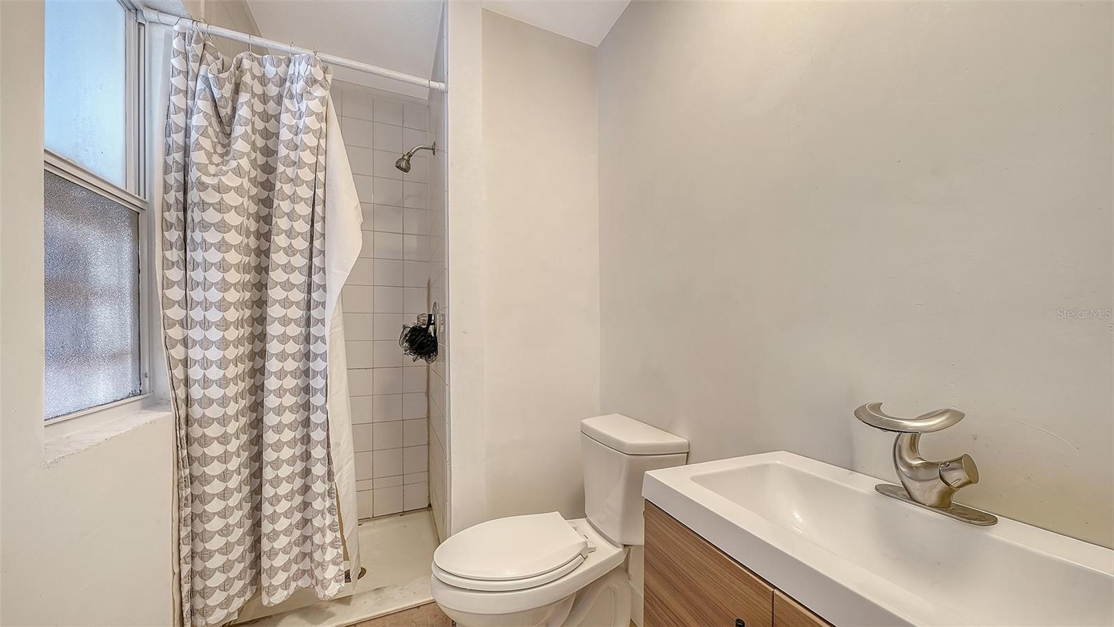 Image 32 of 76 For 420 Kumquat Court