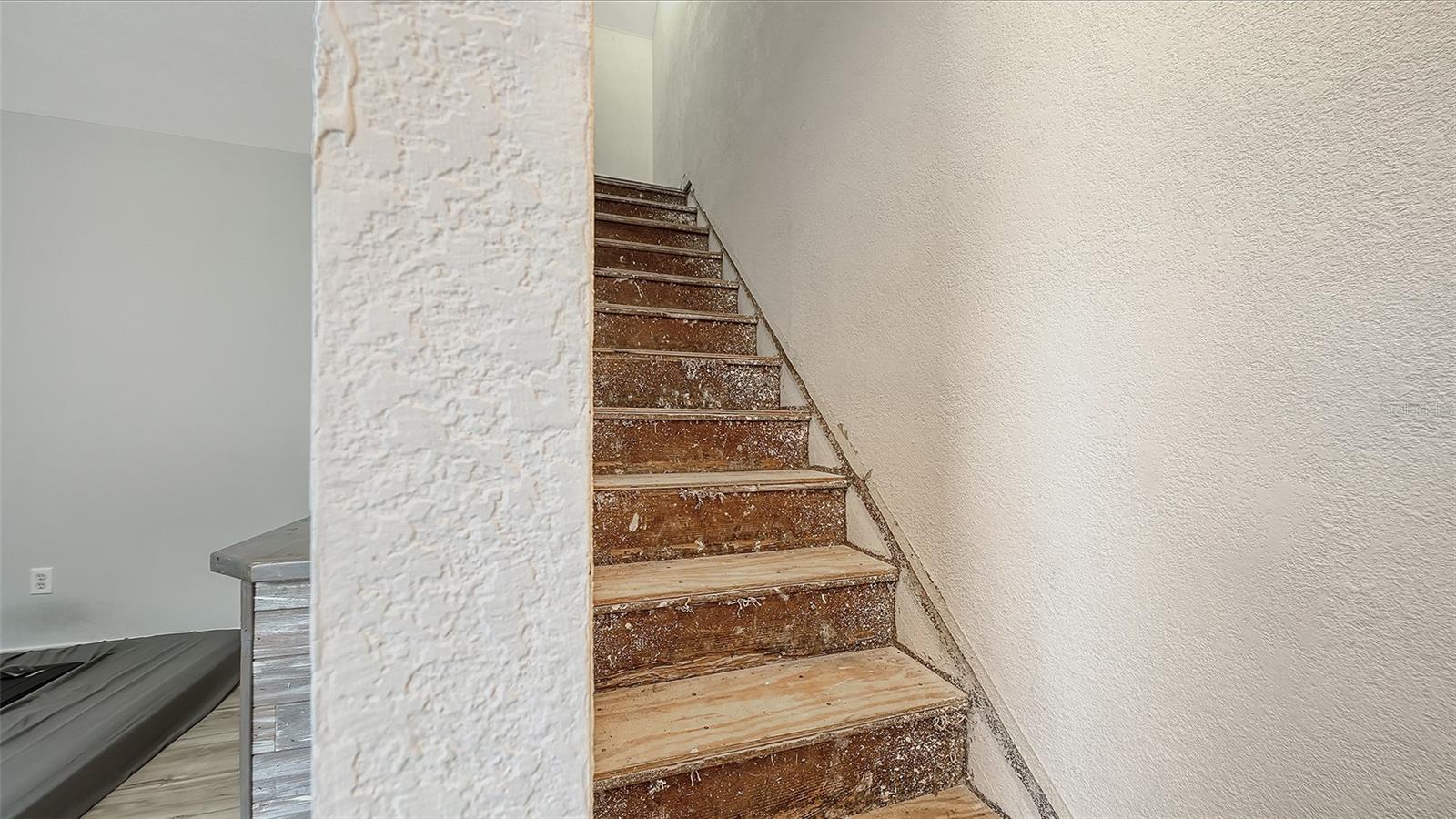 Image 33 of 76 For 420 Kumquat Court