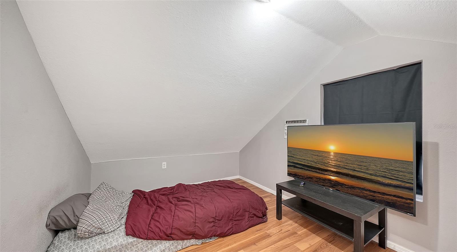 Image 35 of 76 For 420 Kumquat Court