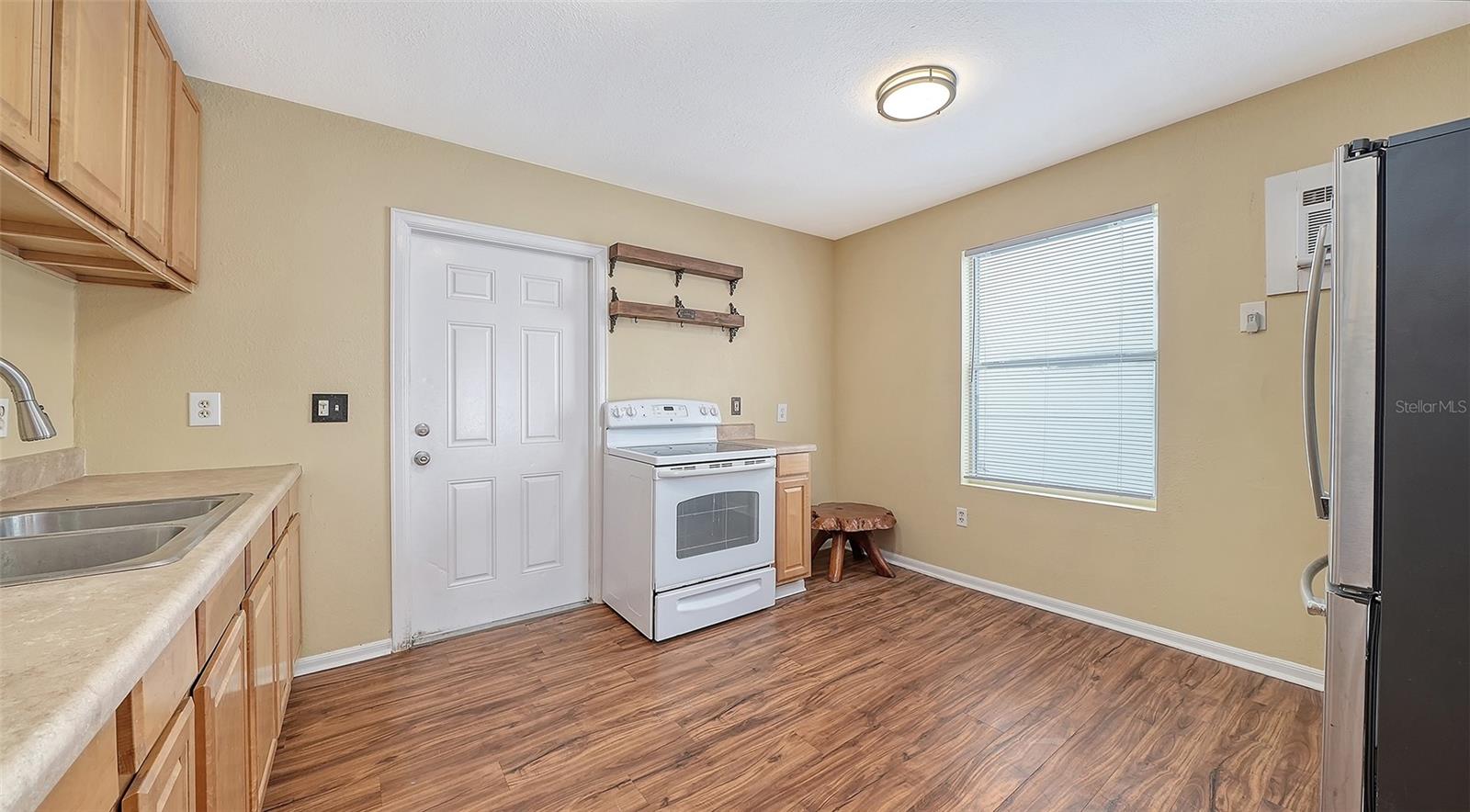 Image 39 of 76 For 420 Kumquat Court