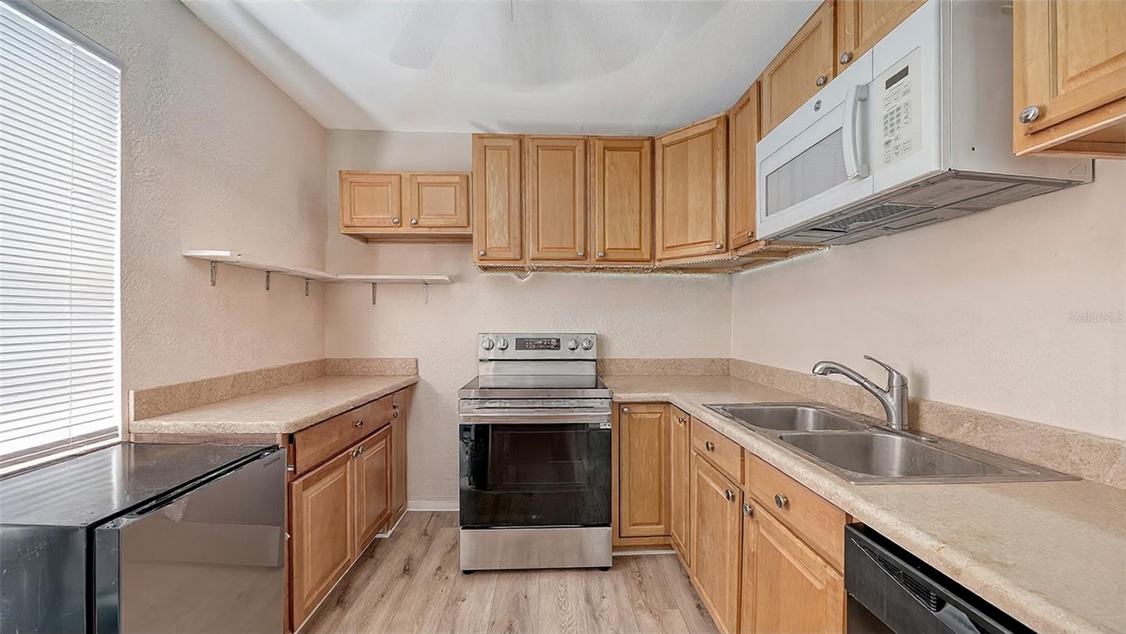 Image 4 of 76 For 420 Kumquat Court