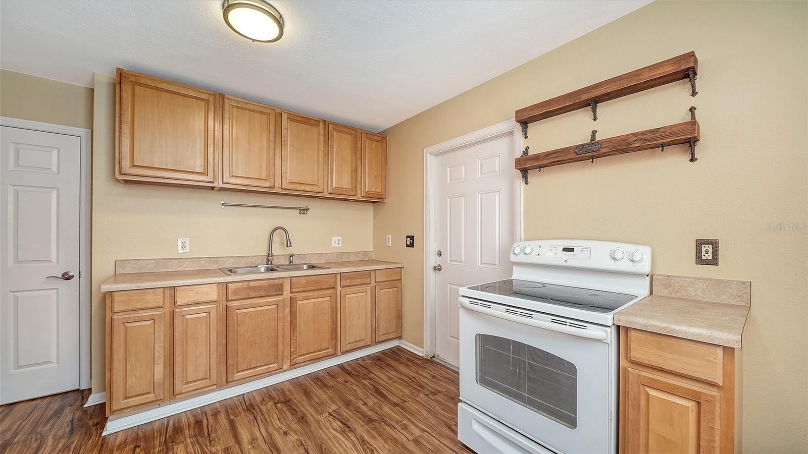 Image 42 of 76 For 420 Kumquat Court