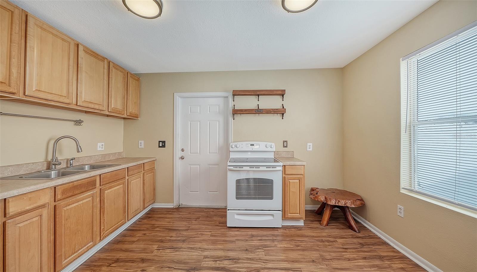 Image 43 of 76 For 420 Kumquat Court