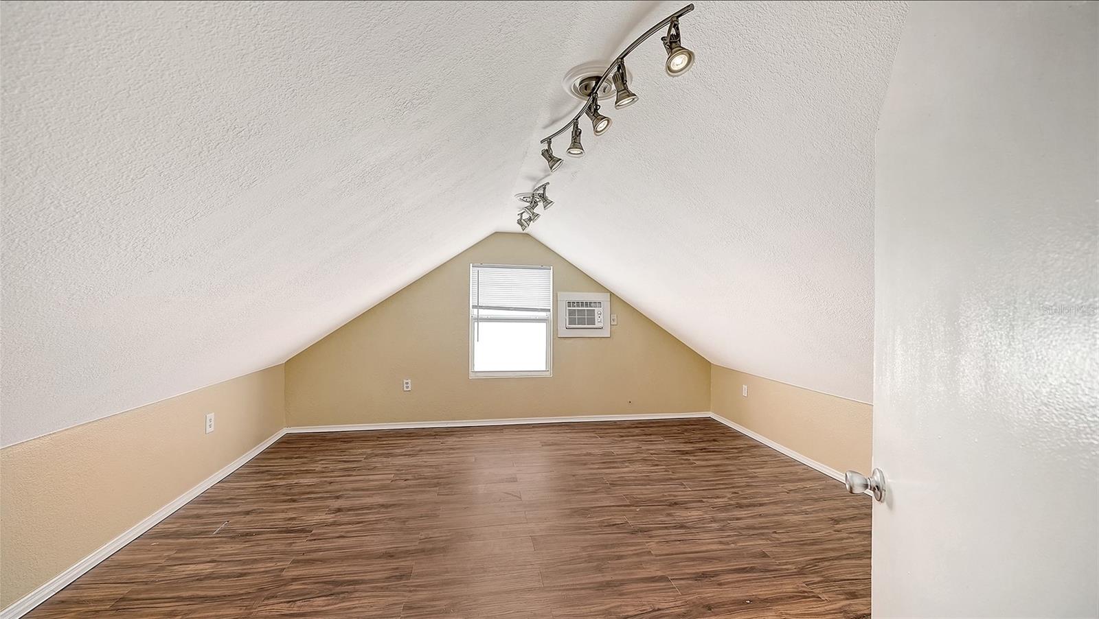 Image 53 of 76 For 420 Kumquat Court