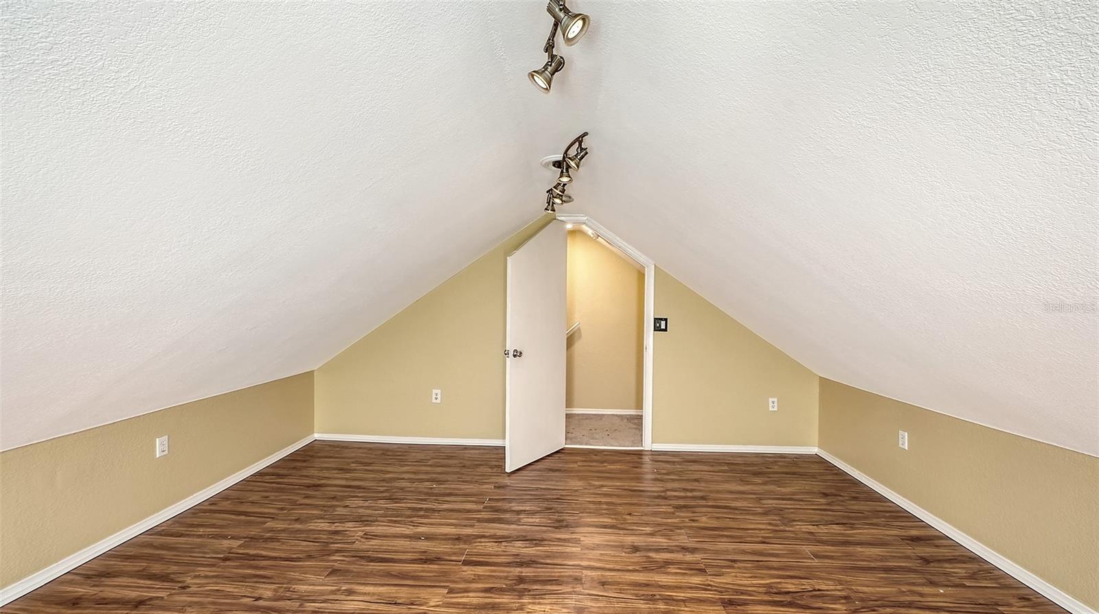 Image 54 of 76 For 420 Kumquat Court