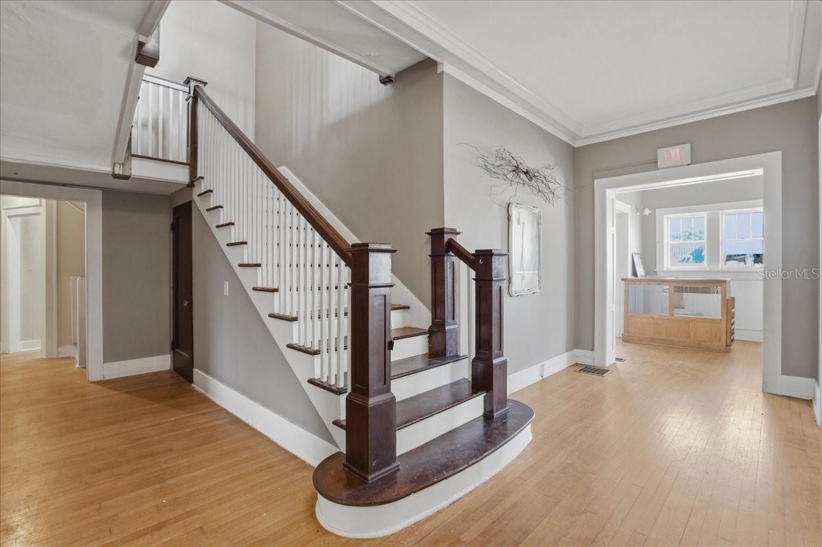 Image 13 of 32 For 337 8th Avenue W