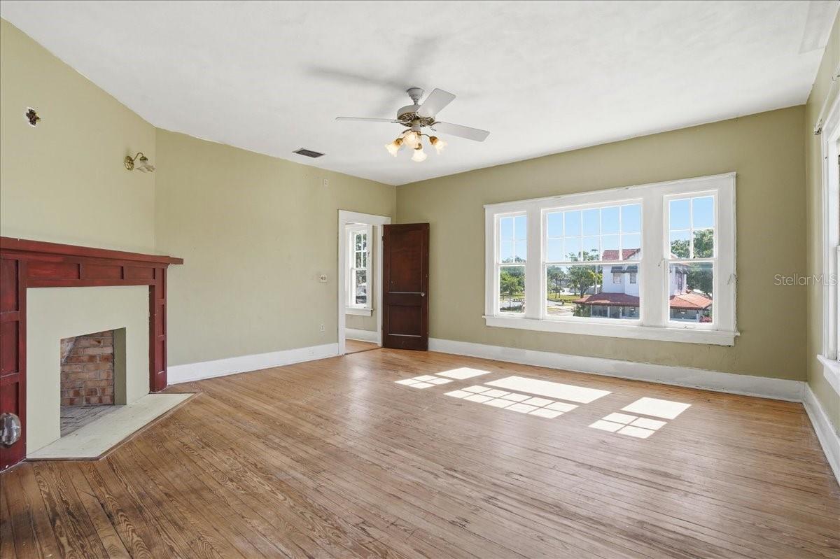 Image 15 of 32 For 337 8th Avenue W