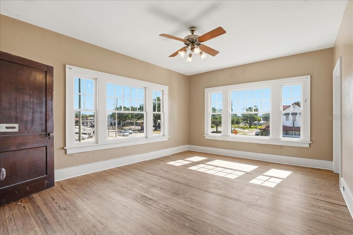 Image 16 of 32 For 337 8th Avenue W