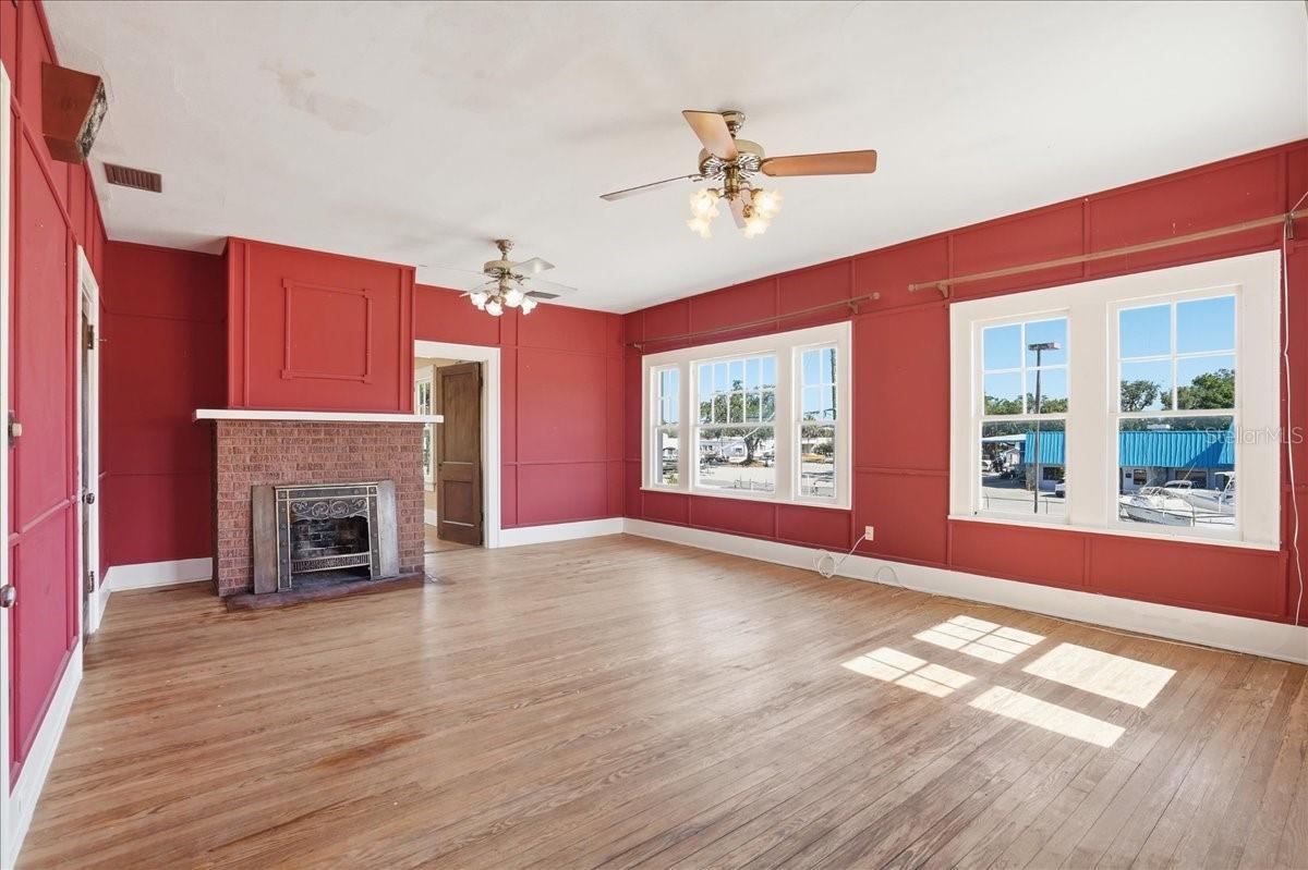 Image 17 of 32 For 337 8th Avenue W