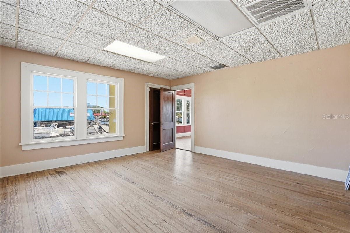 Image 18 of 32 For 337 8th Avenue W