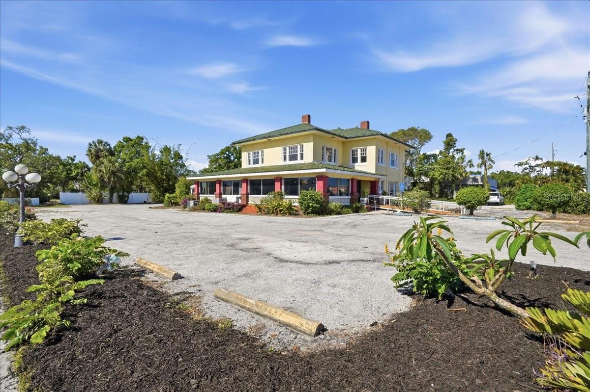 Image 2 of 14 For 337 8th Avenue W