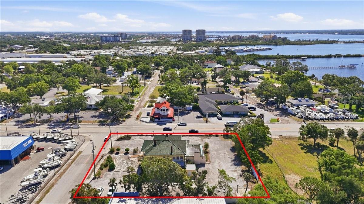 Image 3 of 14 For 337 8th Avenue W
