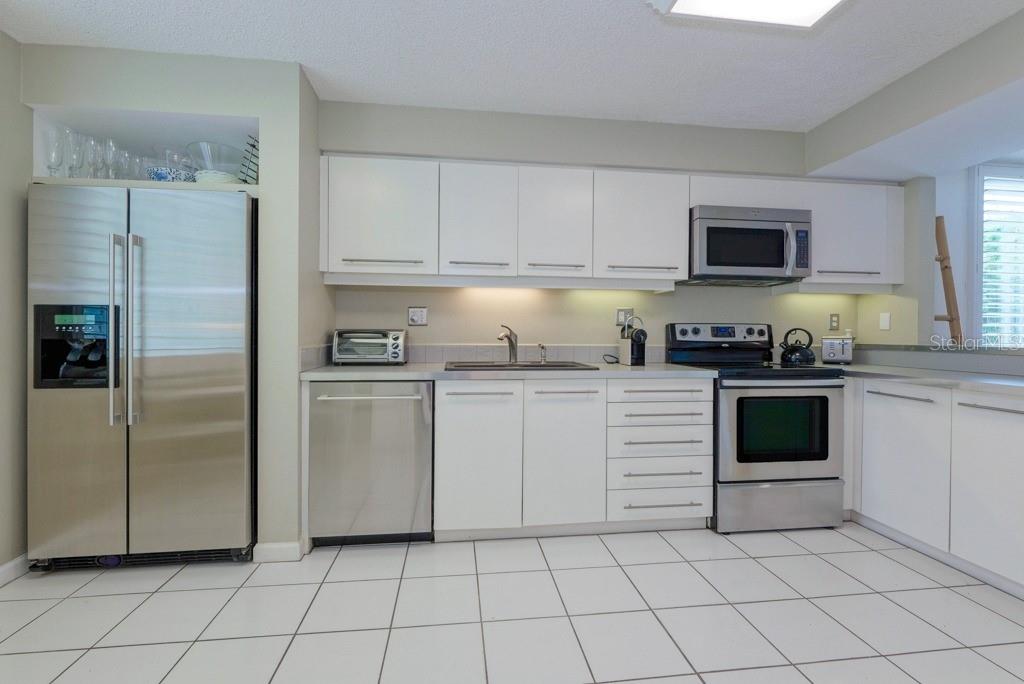 Image 14 of 49 For 842 Bayport Way 842