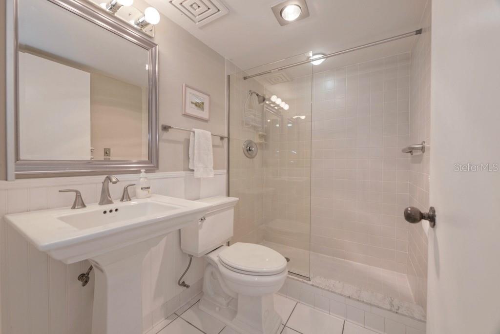 Image 25 of 49 For 842 Bayport Way 842