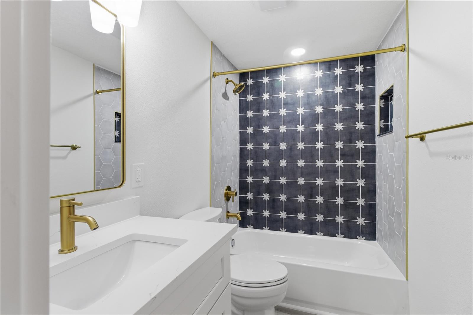 Image 13 of 41 For 5211 25th Avenue S