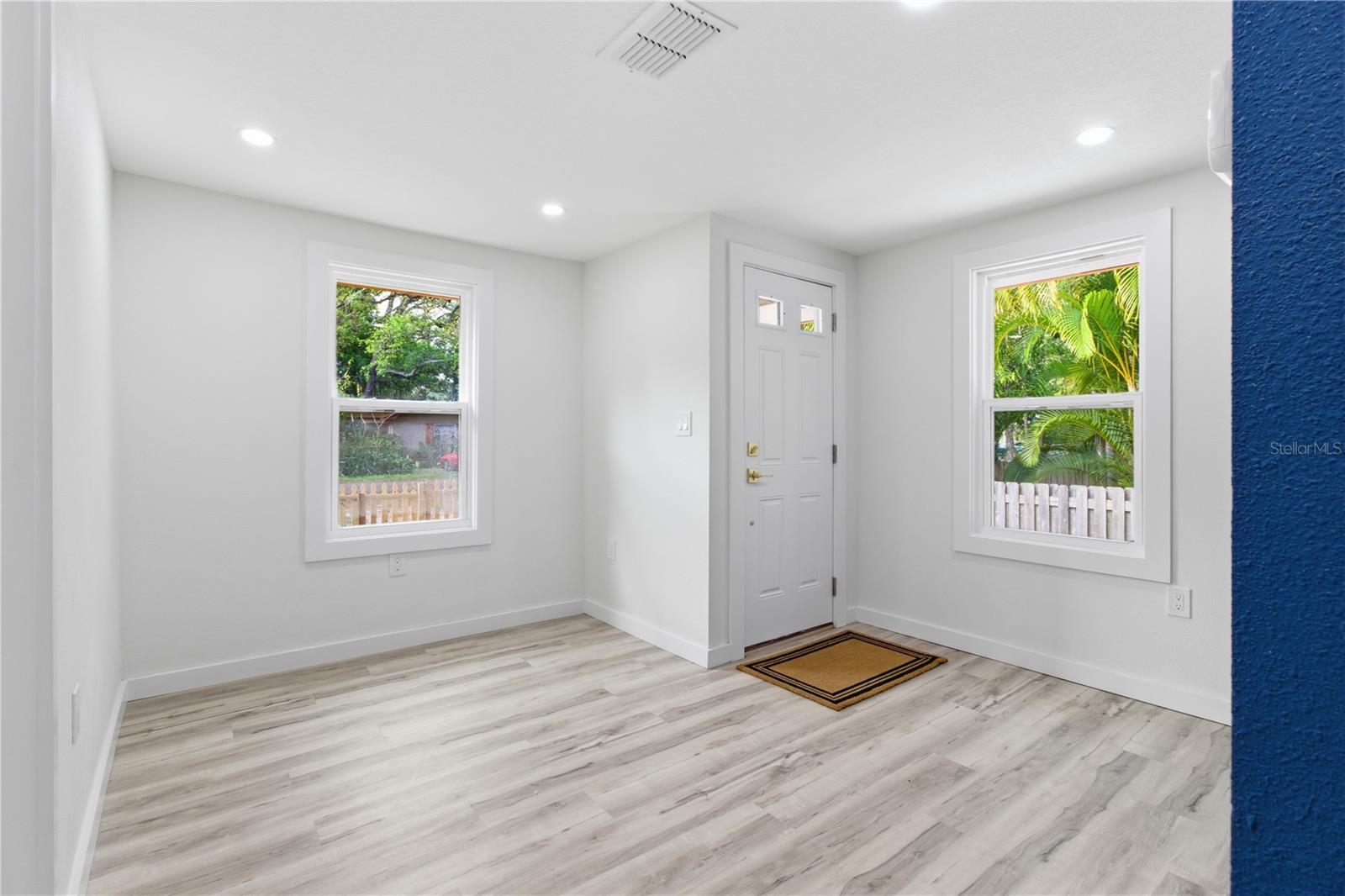 Image 17 of 41 For 5211 25th Avenue S