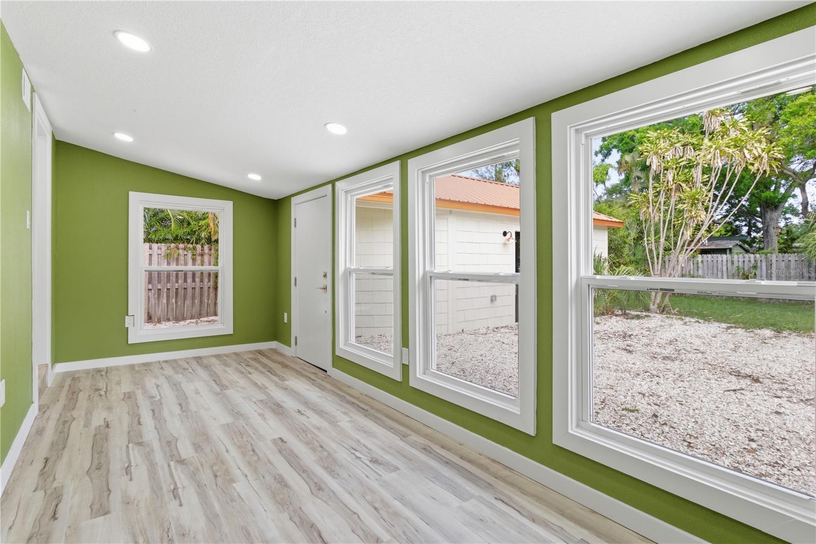 Image 28 of 41 For 5211 25th Avenue S