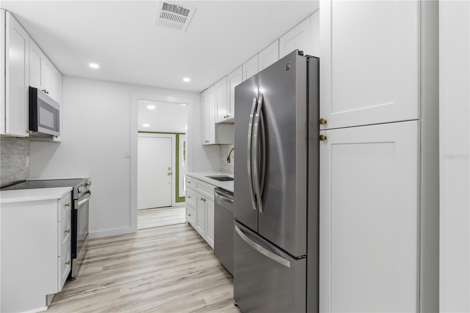 Image 8 of 41 For 5211 25th Avenue S