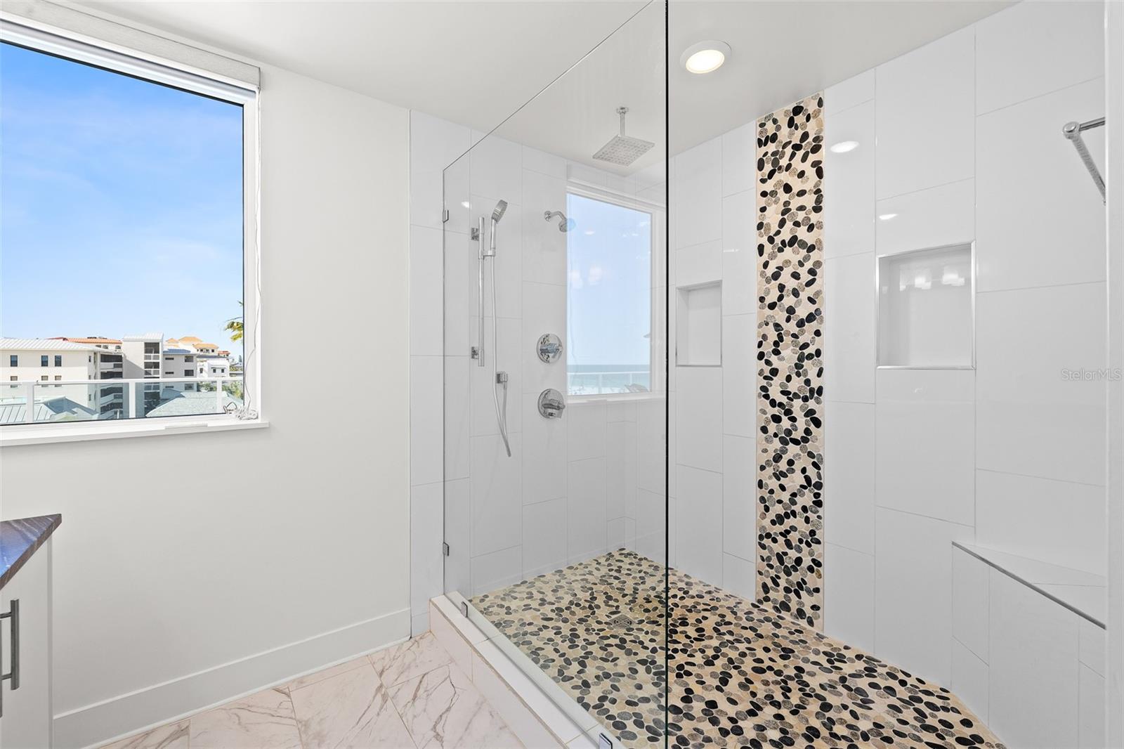 Image 26 of 56 For 15 Avalon Street 502