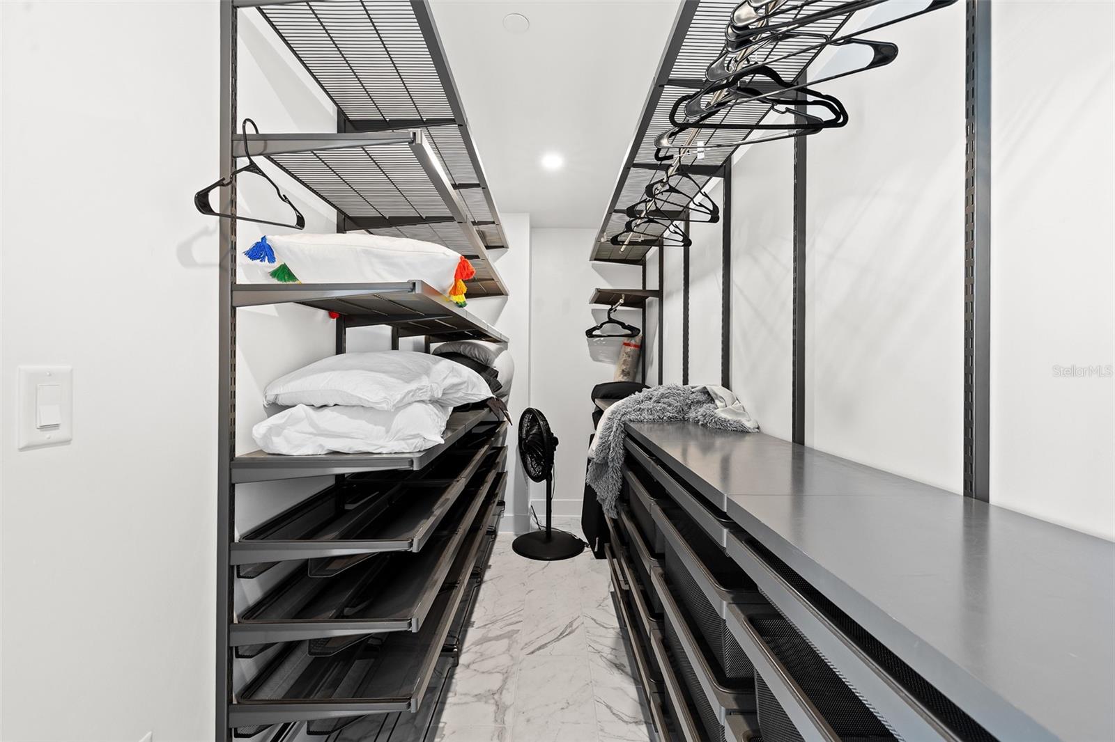 Image 27 of 56 For 15 Avalon Street 502