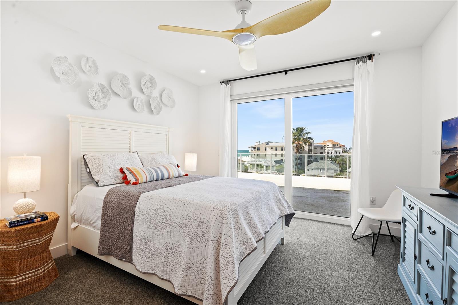 Image 28 of 56 For 15 Avalon Street 502