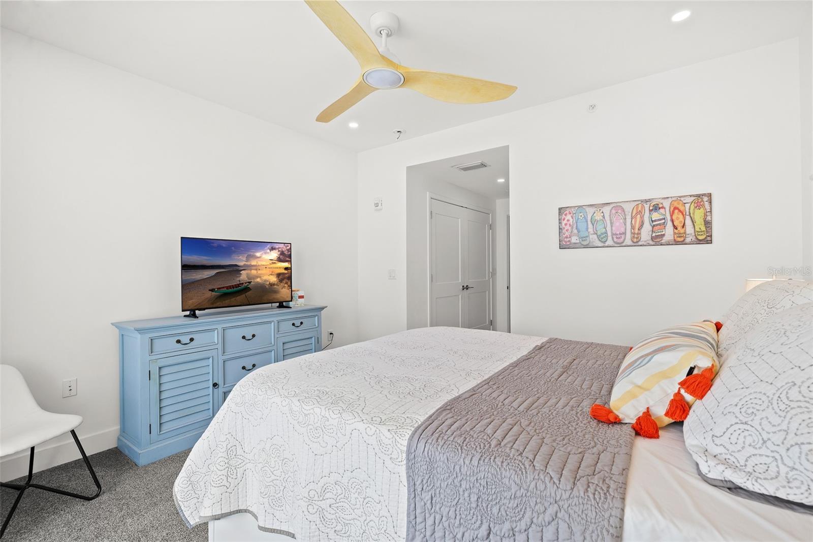 Image 29 of 56 For 15 Avalon Street 502