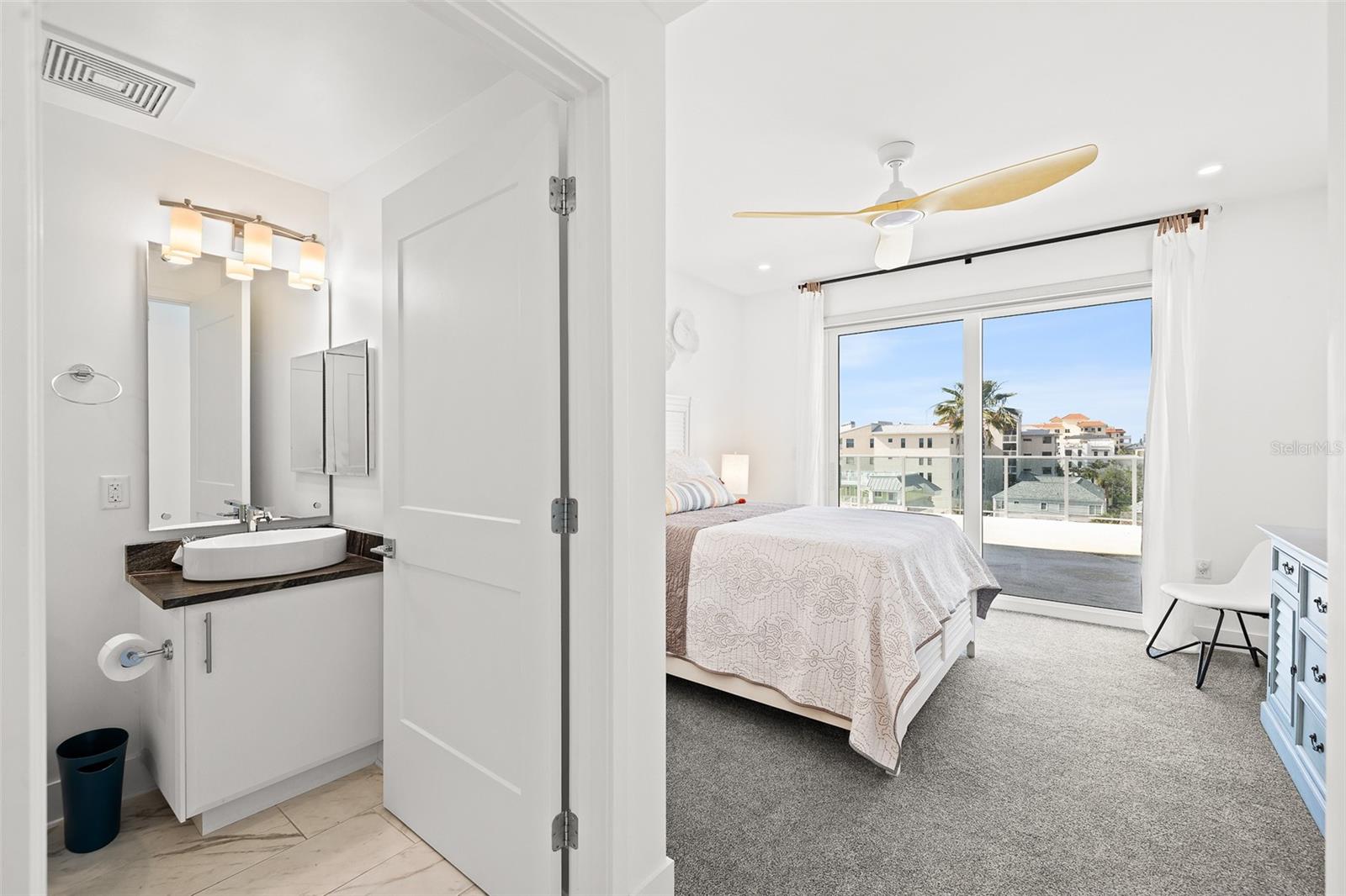 Image 32 of 56 For 15 Avalon Street 502