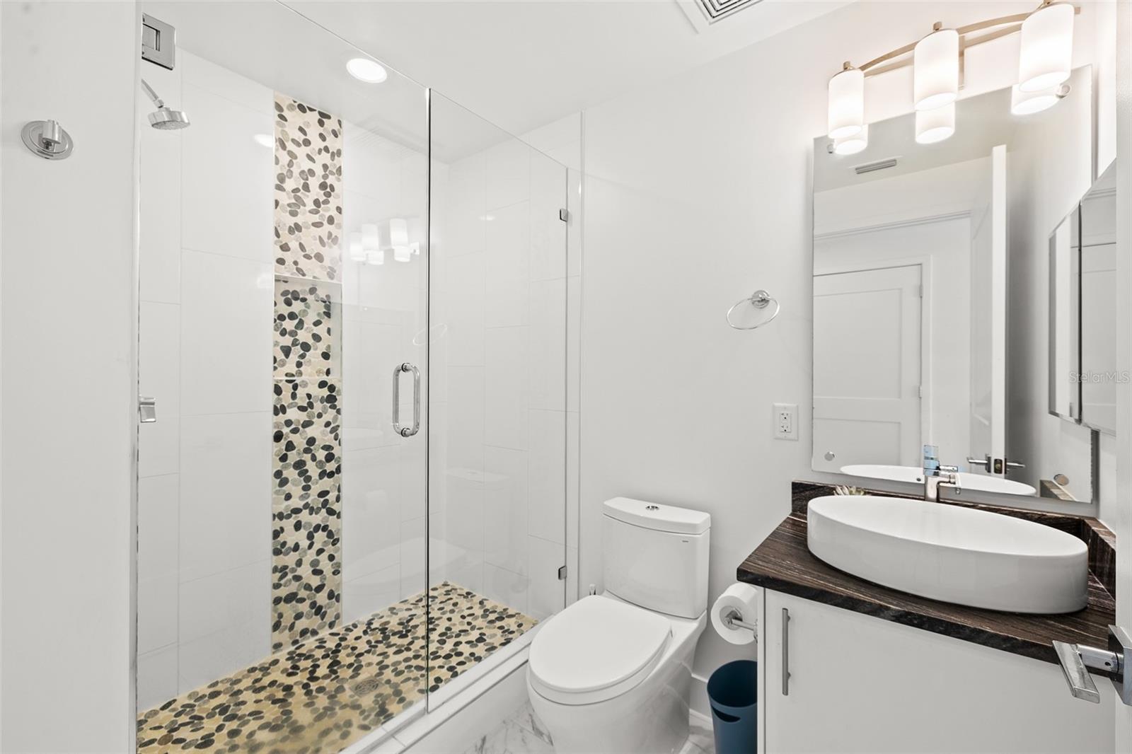 Image 33 of 56 For 15 Avalon Street 502