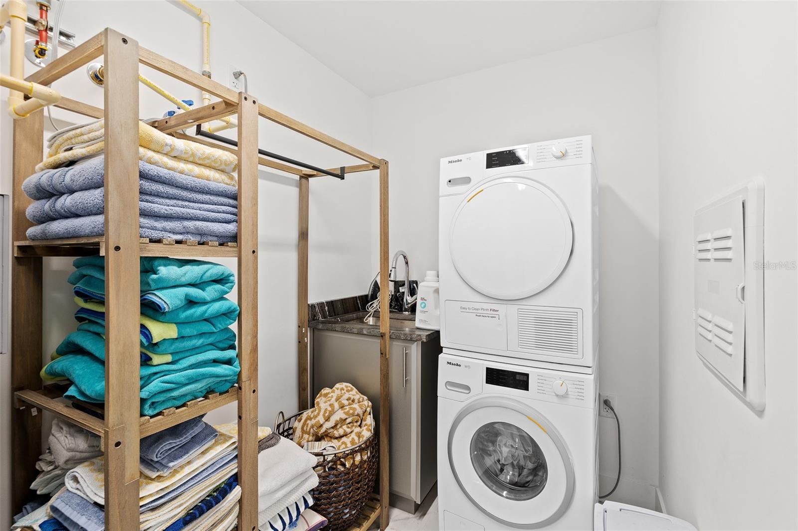 Image 34 of 56 For 15 Avalon Street 502