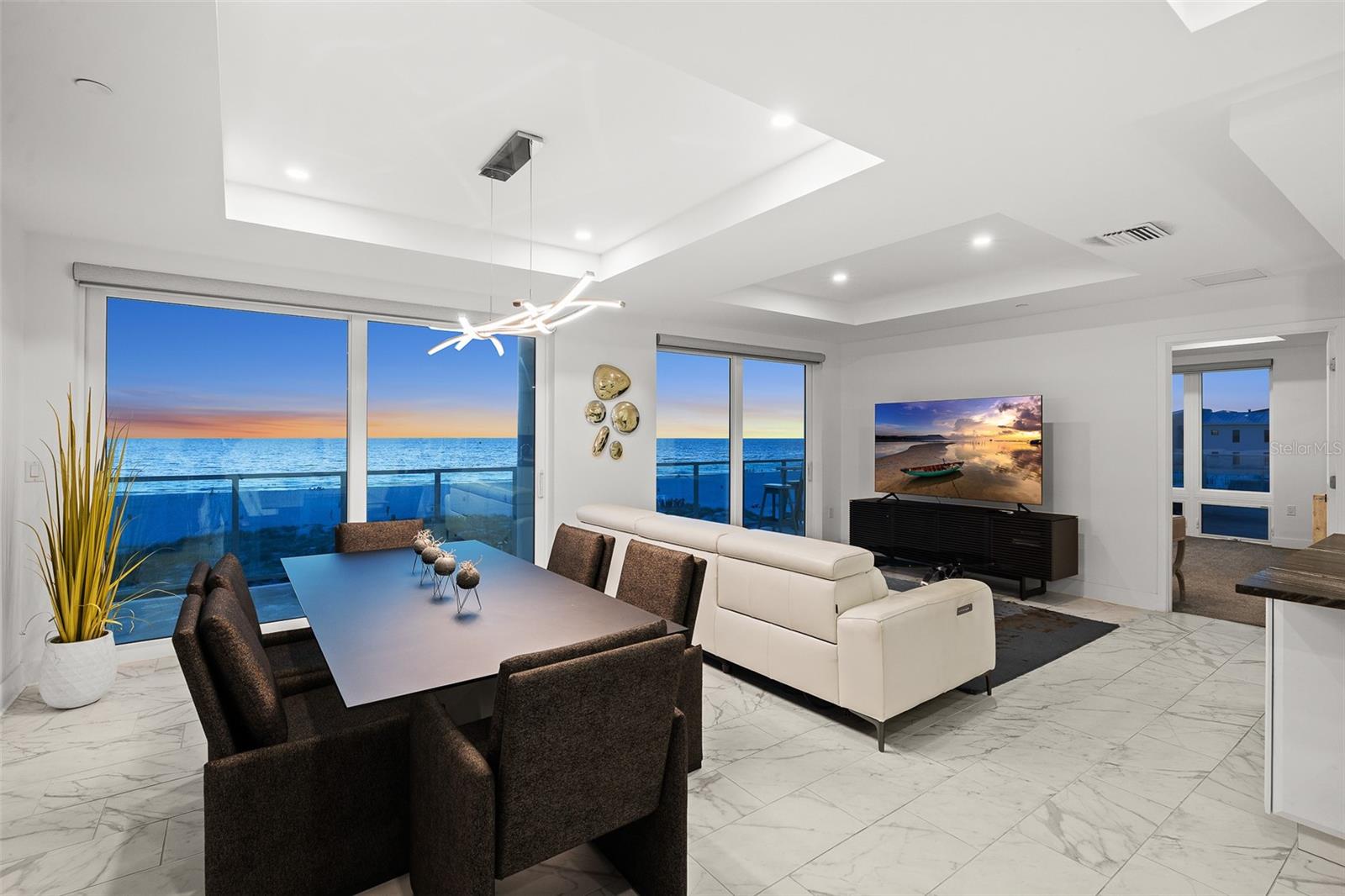 Image 7 of 56 For 15 Avalon Street 502