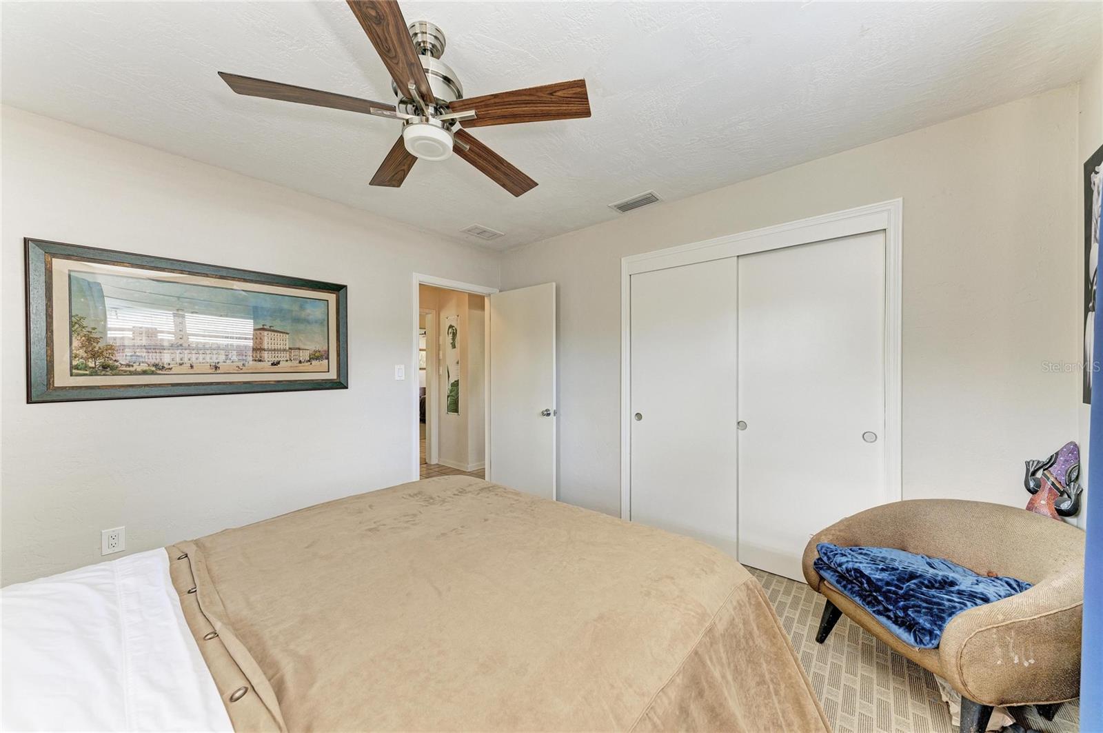 Image 13 of 36 For 2286 Hyde Park Street