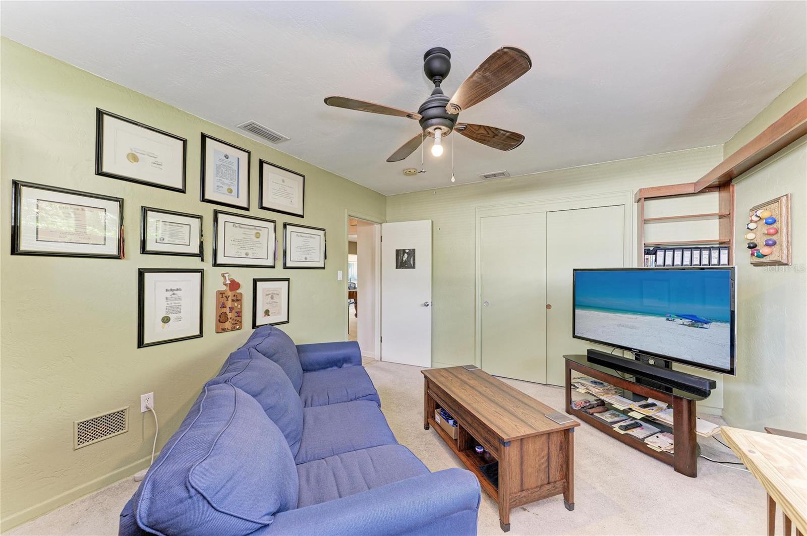 Image 16 of 36 For 2286 Hyde Park Street