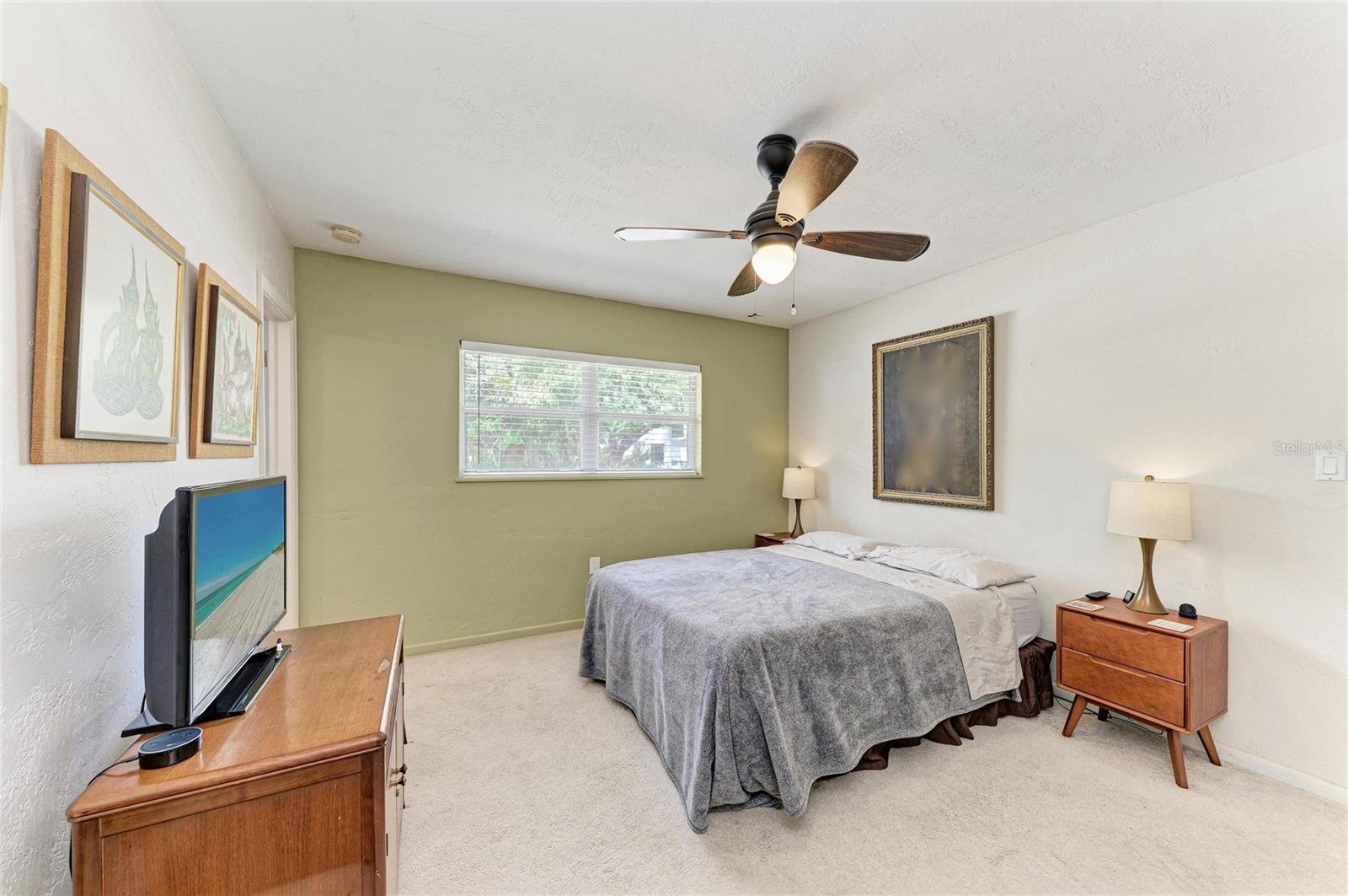 Image 18 of 36 For 2286 Hyde Park Street