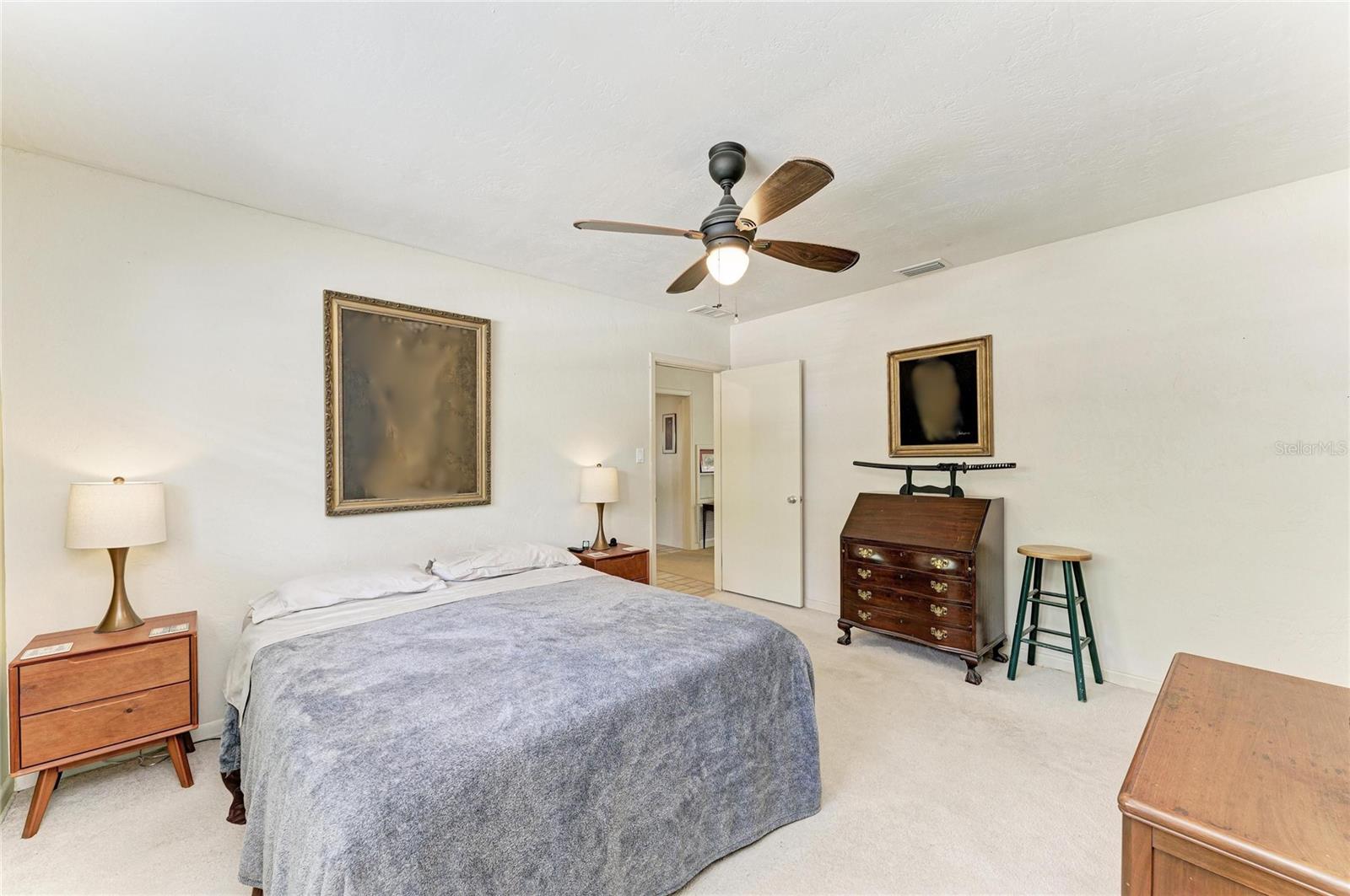 Image 19 of 36 For 2286 Hyde Park Street