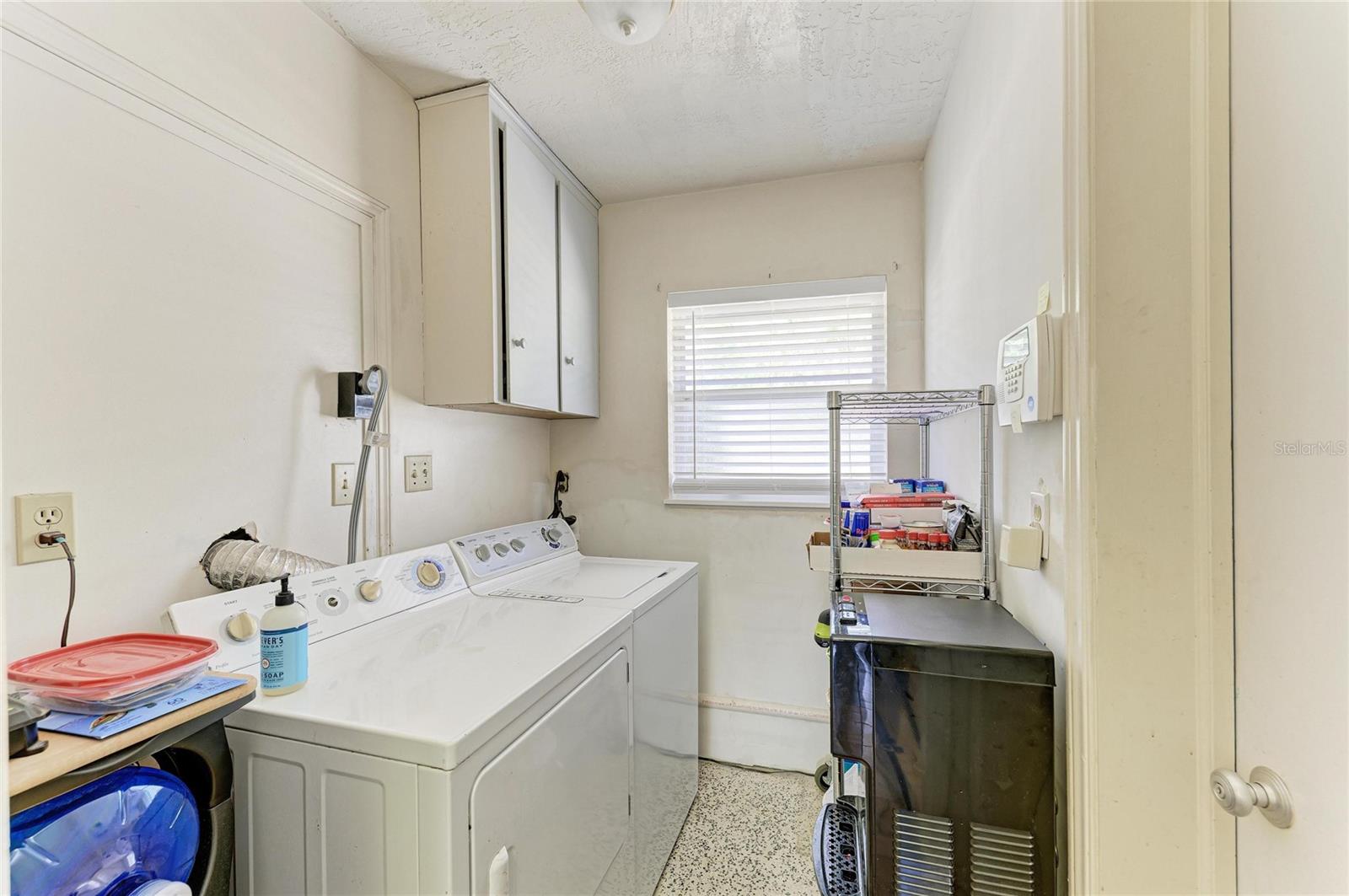 Image 20 of 36 For 2286 Hyde Park Street