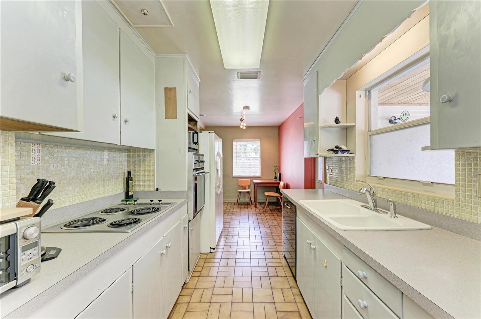 Image 21 of 36 For 2286 Hyde Park Street