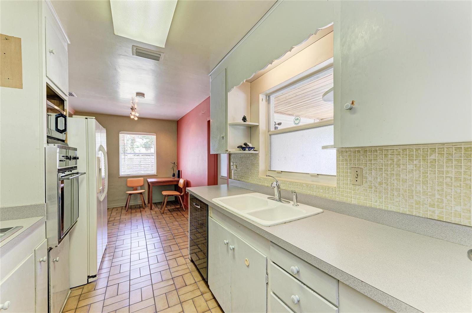 Image 22 of 36 For 2286 Hyde Park Street